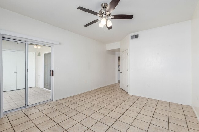 Building Photo - Adorable 2 bedroom unit in Paradise Valley!!