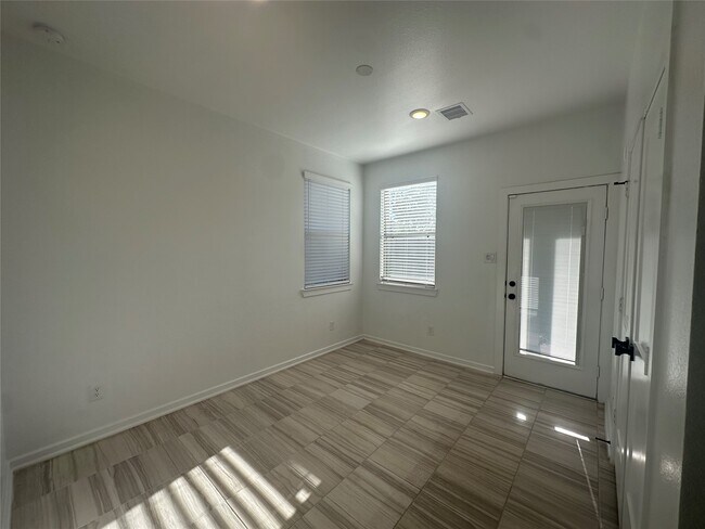 Building Photo - 11826 California Sister Dr