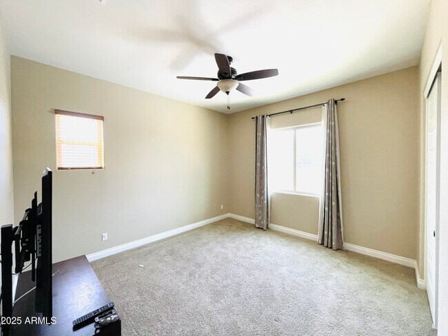 Building Photo - 3104 E Wildhorse Ct