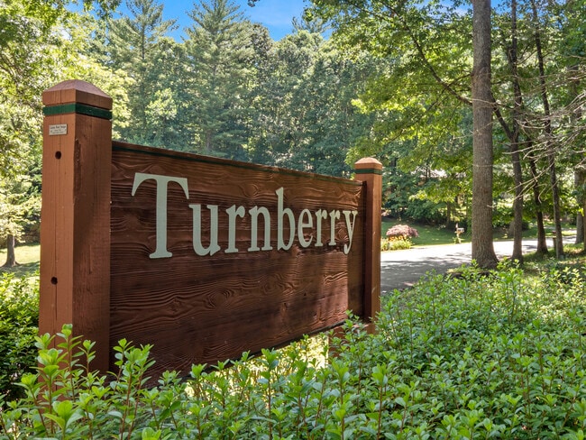 Building Photo - 28 Turnberry Dr