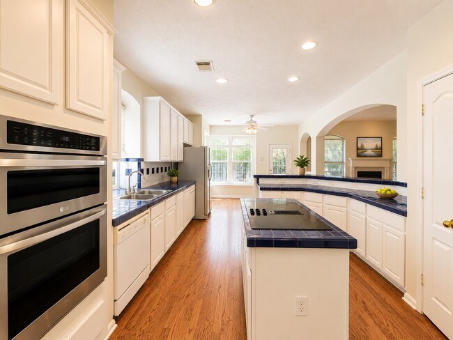 Building Photo - 223 Wild Oak Run