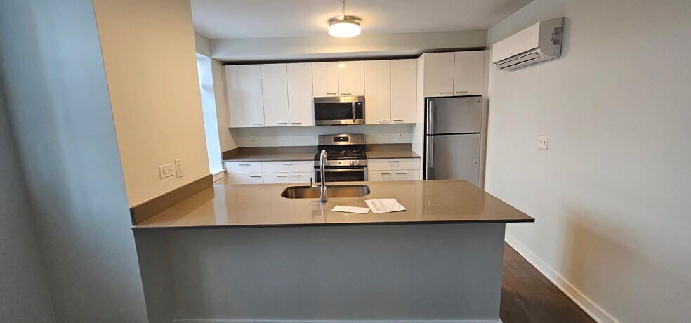 Building Photo - 2857 N Clybourn Ave