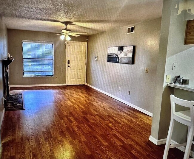 Building Photo - 14736 Norwood Oaks Dr