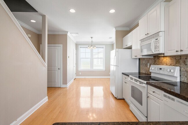 Building Photo - 3 bedroom, 2 1/2 bath unfurnished Townhouse located in Surf City-Ocean views
