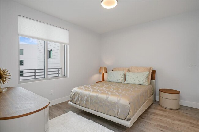 Building Photo - 1709 N Tamiami Trl