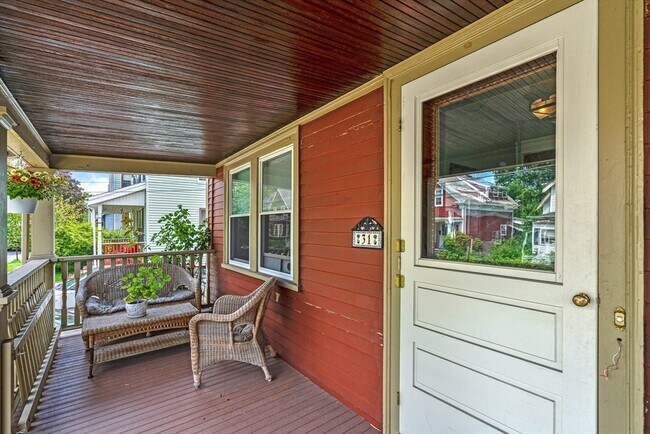 Building Photo - 31 E Foster St