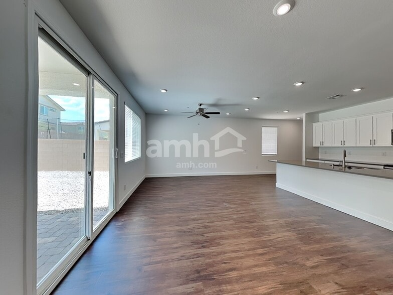 Building Photo - 644 N Water St