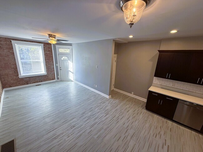 Building Photo - 5011 Devonshire Ave