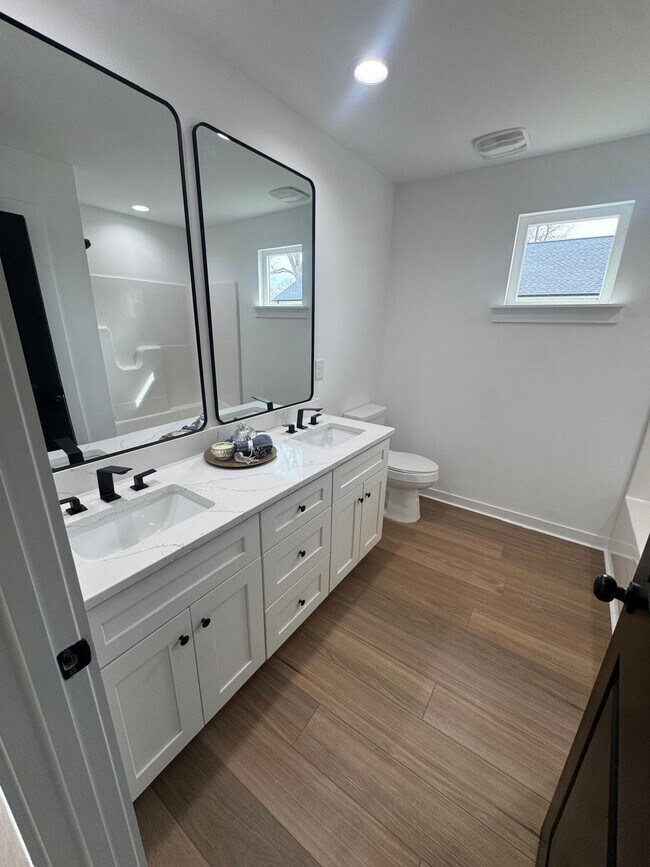 Building Photo - 512 Crump St