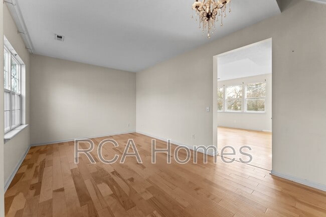 Building Photo - 45 Wisteria Way