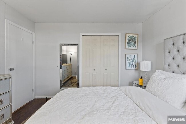 Building Photo - 557 Market St