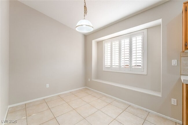 Building Photo - 1385 Dragon Rock Dr