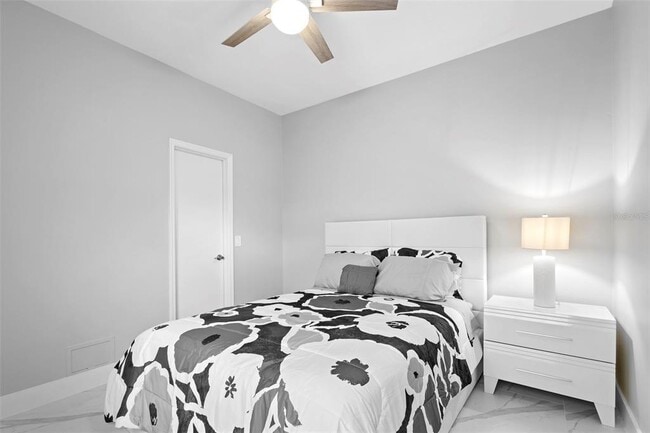 Building Photo - 5730 Parkview Lake Dr