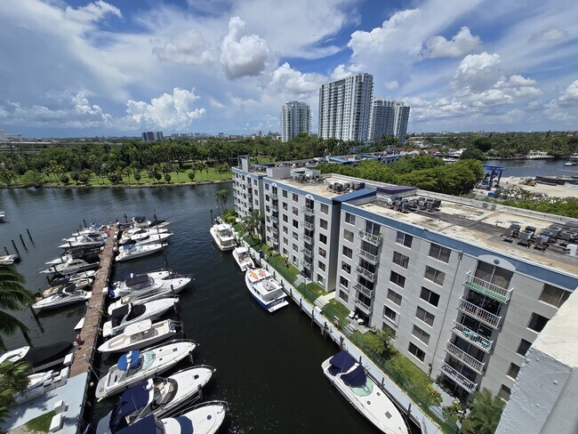 Building Photo - 1700 NW North River Dr