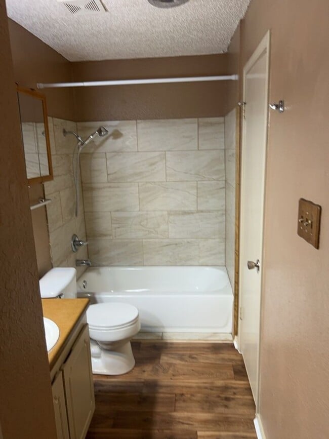Building Photo - 2212 Silverhill Dr