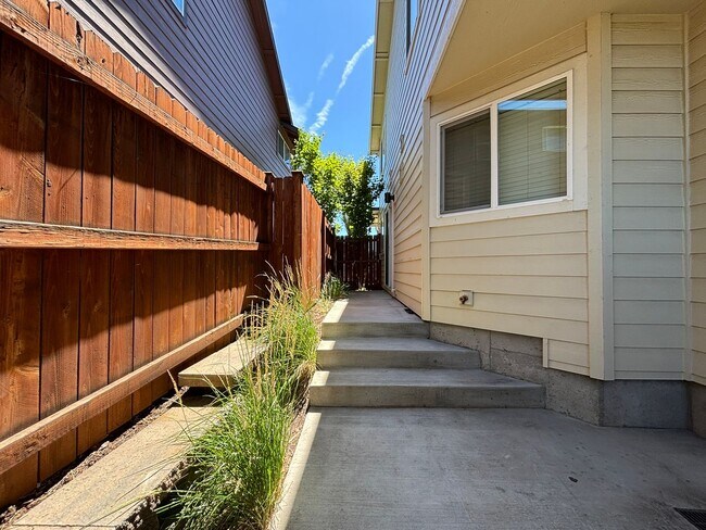 Building Photo - c792