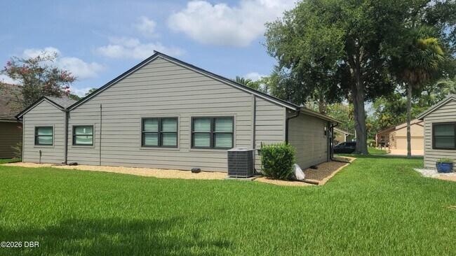 Building Photo - 176 Gull Cir N