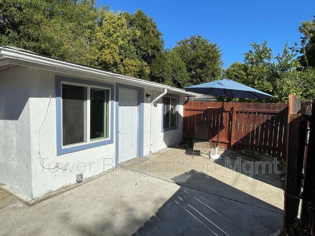 Building Photo - 474 Harding Ave