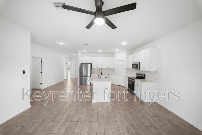 Building Photo - 713/715 Homer ave S