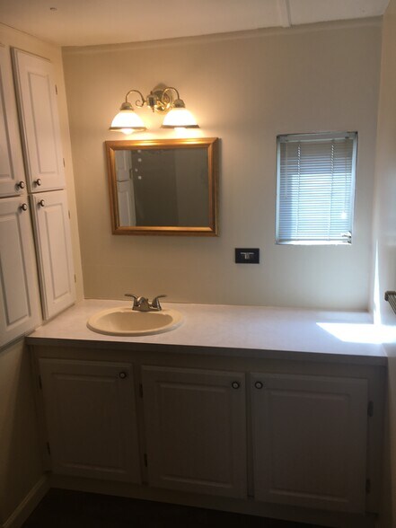 Building Photo - 1115 3rd St