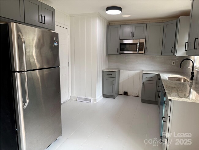 Building Photo - 1508 Woodhill Ln