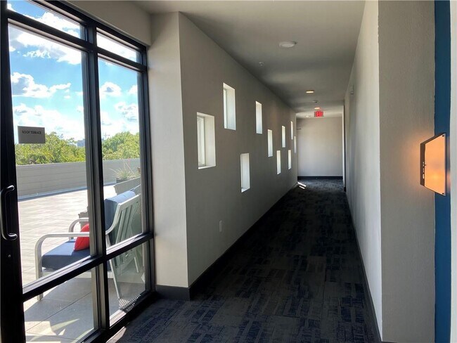 Building Photo - 2213 Poquito St