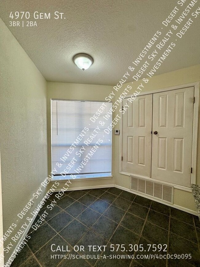 Building Photo - 4970 Gem St