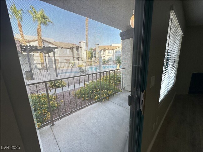 Building Photo - 1575 W Warm Springs Rd