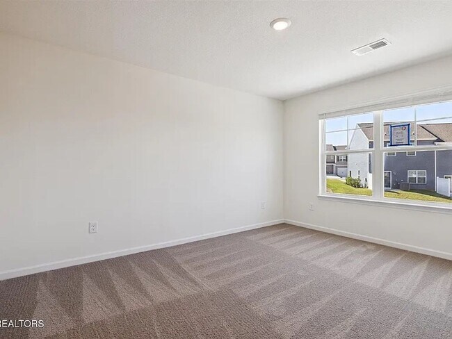 Building Photo - KODAK LOCATION! Lots of Amenities!!