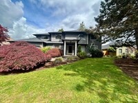 Building Photo - Welcome to this spacious 4-bedroom, 2.5-bathroom home located in Vancouver, WA!