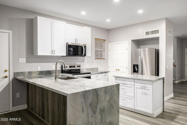 Building Photo - 3006 W Ferruccio Pl