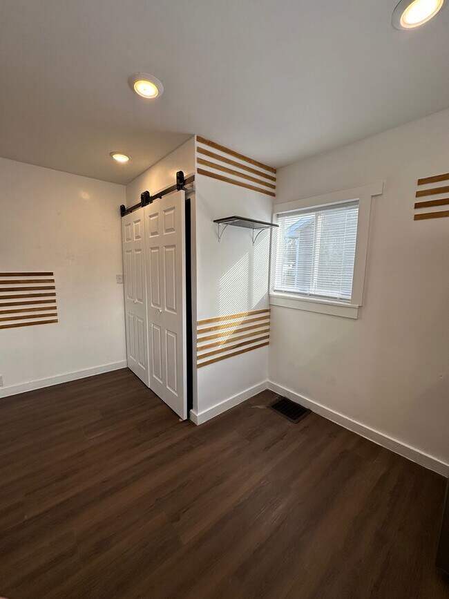 Building Photo - Immediate Move-In! Renovated 2BR House Near Ball State w/ Fireplace & Outdoor Space