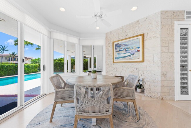 Building Photo - 396 E Coconut Palm Rd