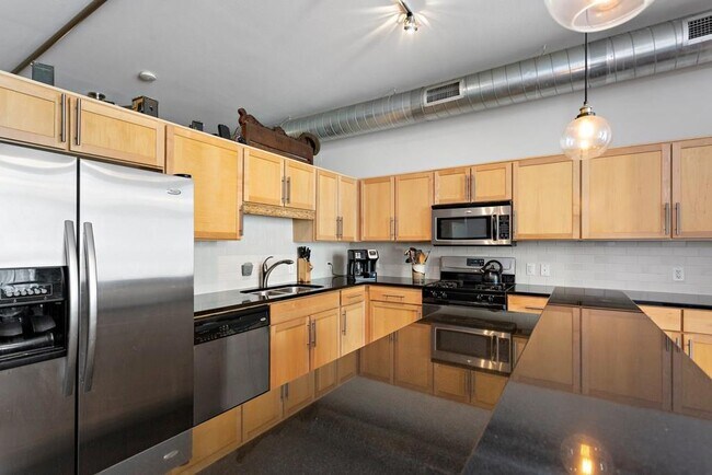 Building Photo - 1601 E Cesar Chavez St