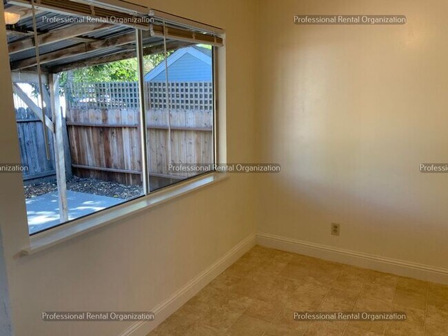 Building Photo - Coming Soon: Charming 2-Bed Duplex with Pa...