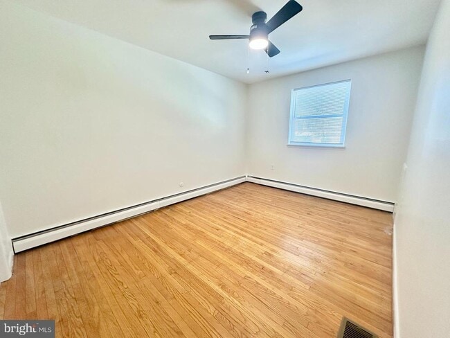 Building Photo - 362 Ripka St