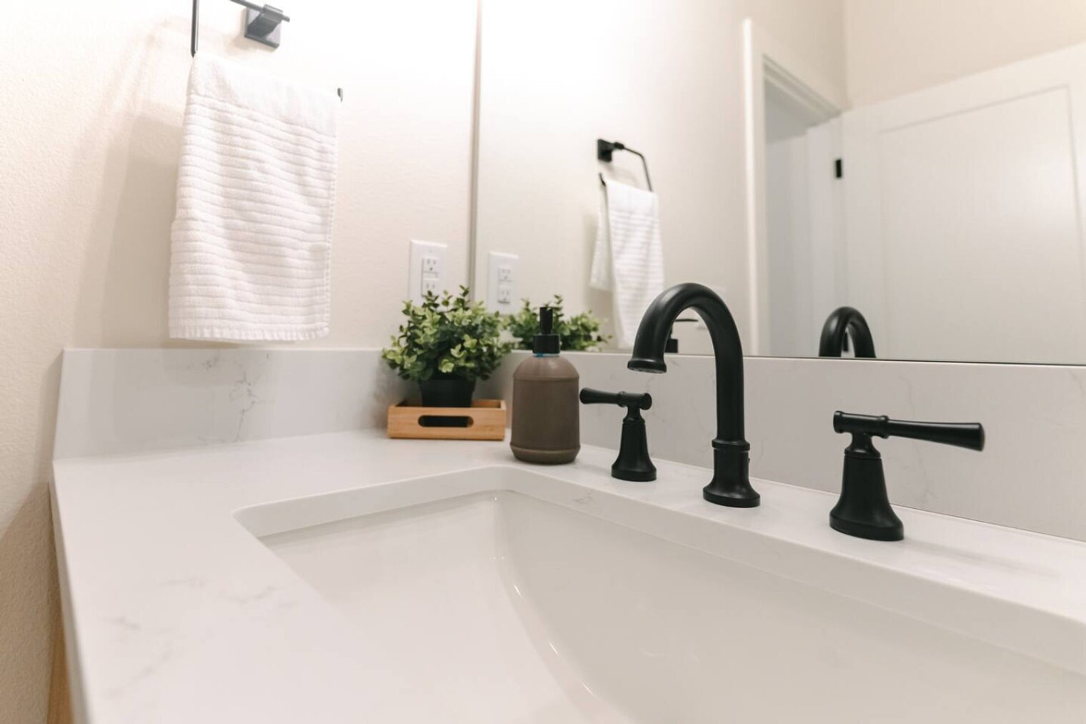 Building Photo - 3505 NE Creston Ave