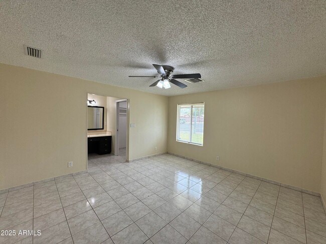Building Photo - 5502 W Frier Dr