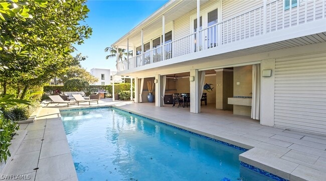 Building Photo - 877 7th St S