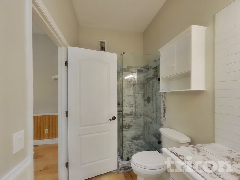 Building Photo - 1668 Woodland Dr