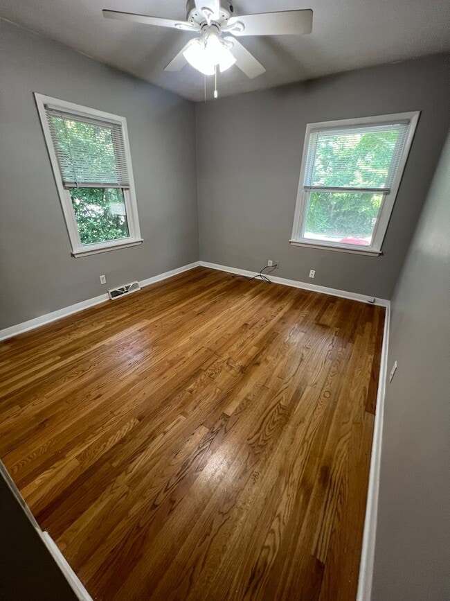 Building Photo - 3 bedroom Home in Rock Island