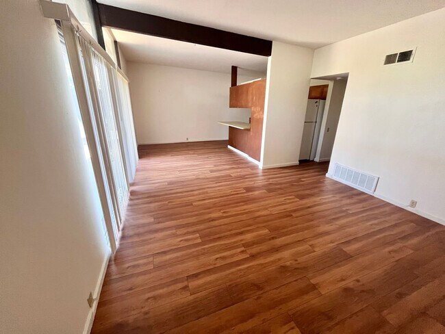 Building Photo - Charming 2-bedroom, 1-bath duplex with a yard