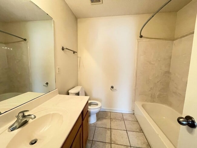 Building Photo - SPACIOUS 4BDR 2.5BA CONDO IN ARLINGTON SUBDIVISION