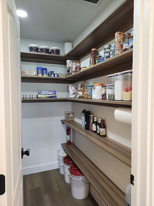 Building Photo - Charming Home Next To Sunbrook Golf Club!