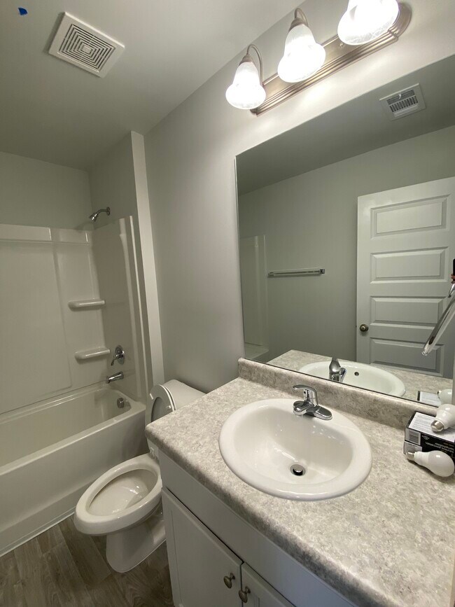 Guest Full Bath - 78 Horizon Ln
