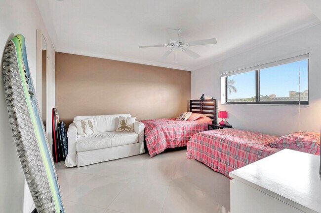 Building Photo - 3605 S Ocean Blvd