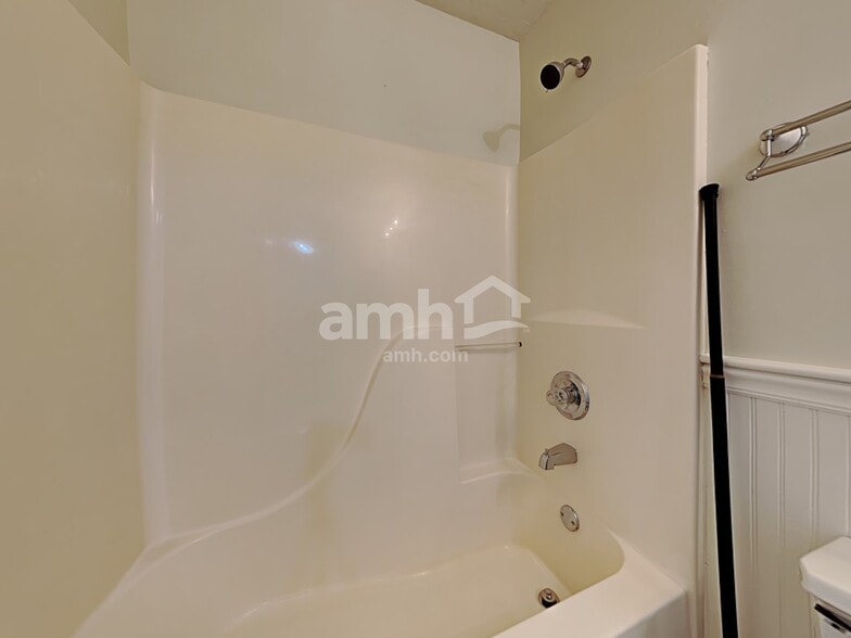 Building Photo - 17895 Grassy Knoll Dr