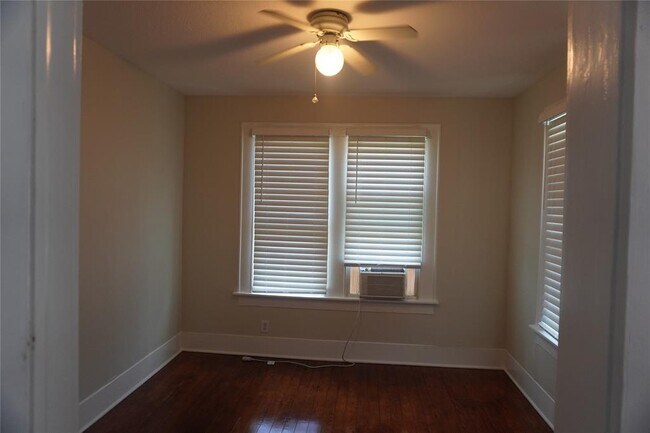 Building Photo - 4728 Avenue R 1/2