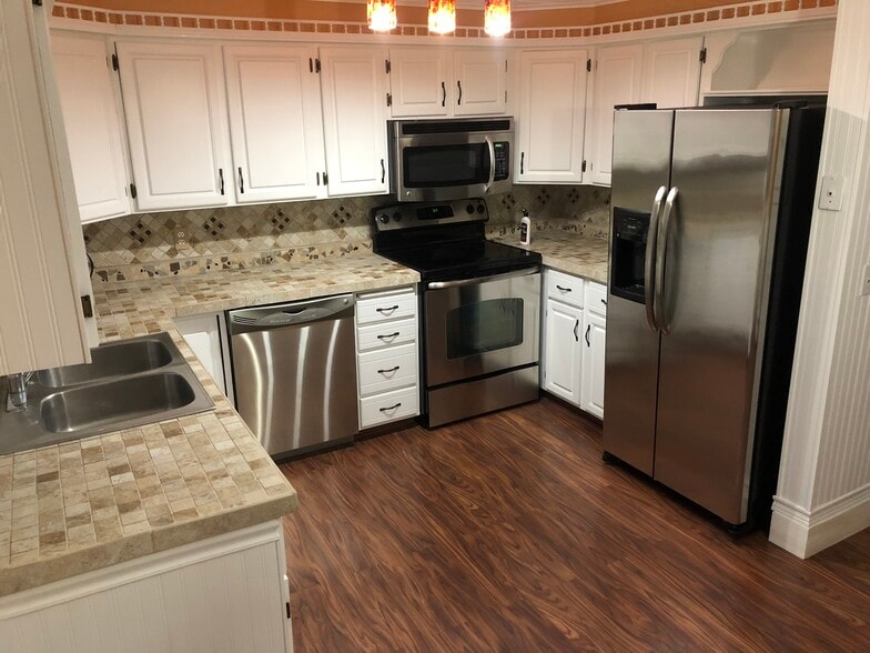 Building Photo - 663 Essex St