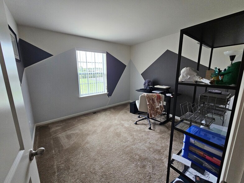 Building Photo - 51879 East Pointe Ln